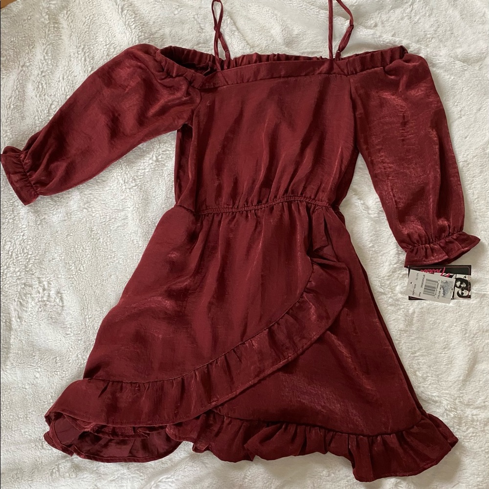 NWT-Burgundy off the shoulder dress